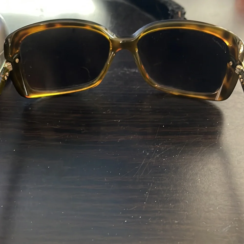 Gucci sun glasses - Picture 4 of 6